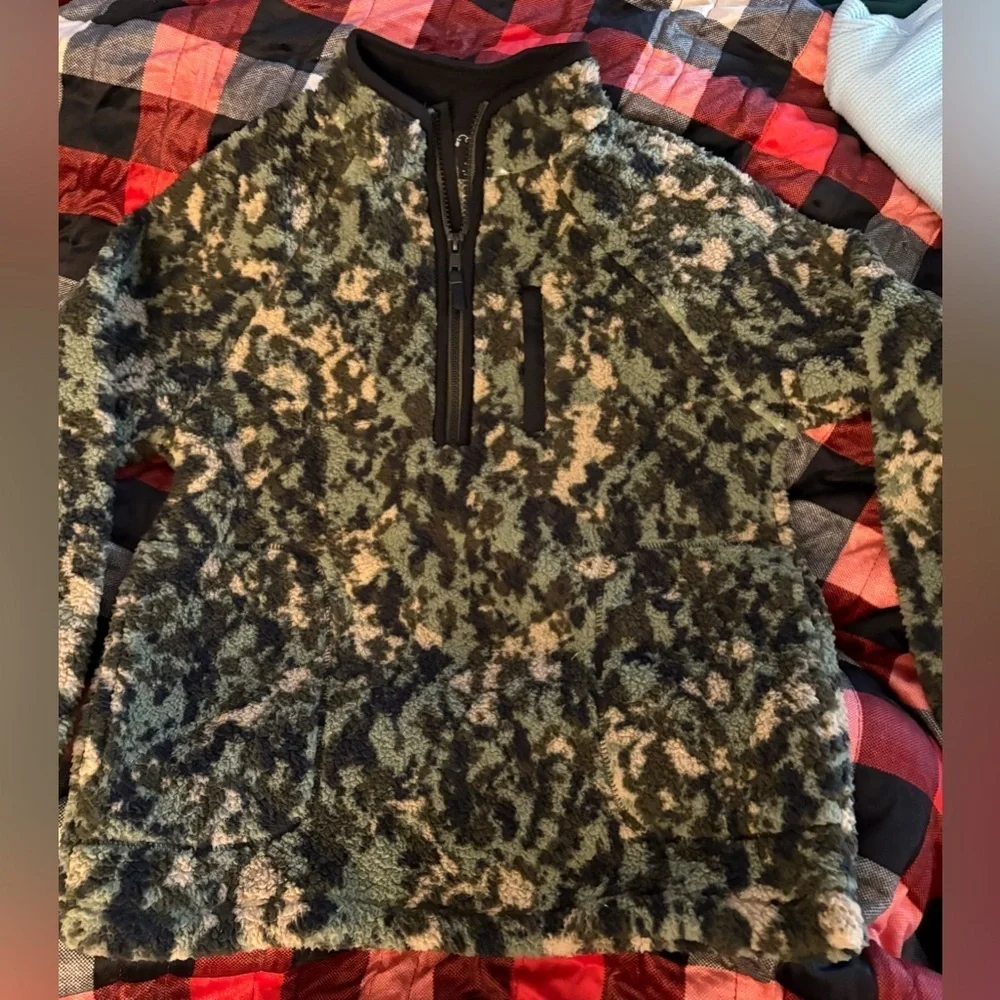 NEW- Camouflage Quarter-Zip Pullover Long sleeve  Soft  Sherpa